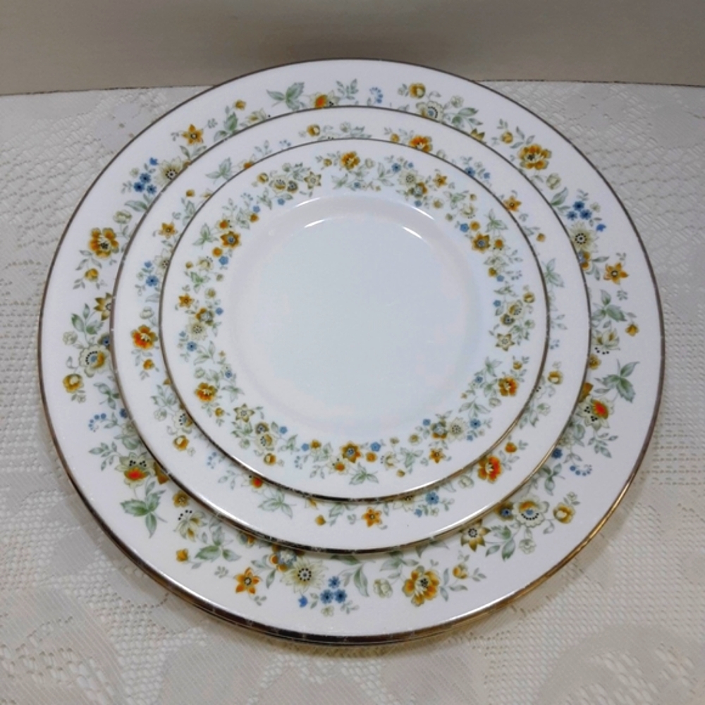 6 Plates Royal Doulton Ainsdale English Fine Bone China Vintage Dinnerware
